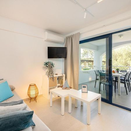 Blue & White Velvet 20M From The Beach Danilia ภายนอก รูปภาพ