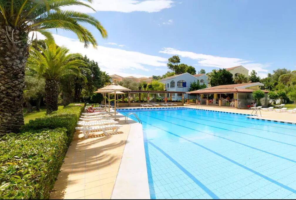 Blue & White Velvet 20M From The Beach Danilia ภายนอก รูปภาพ