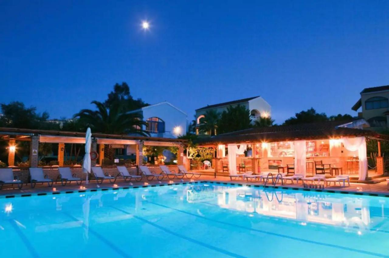 Blue & White Velvet 20M From The Beach Danilia ภายนอก รูปภาพ