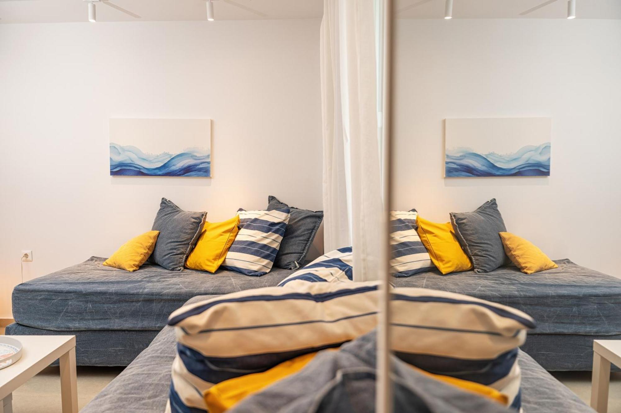 Blue & White Velvet 20M From The Beach Danilia ภายนอก รูปภาพ