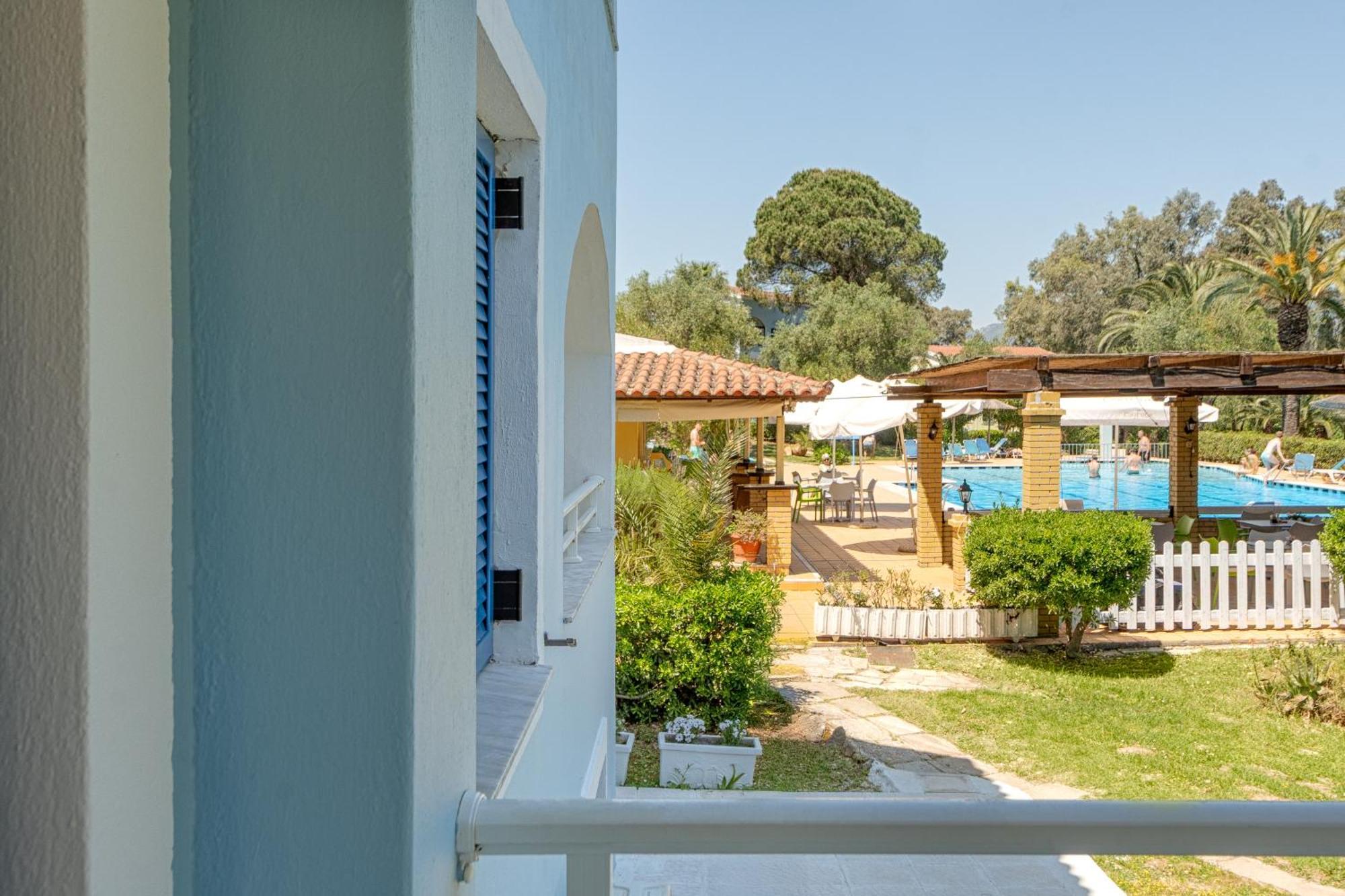 Blue & White Velvet 20M From The Beach Danilia ภายนอก รูปภาพ
